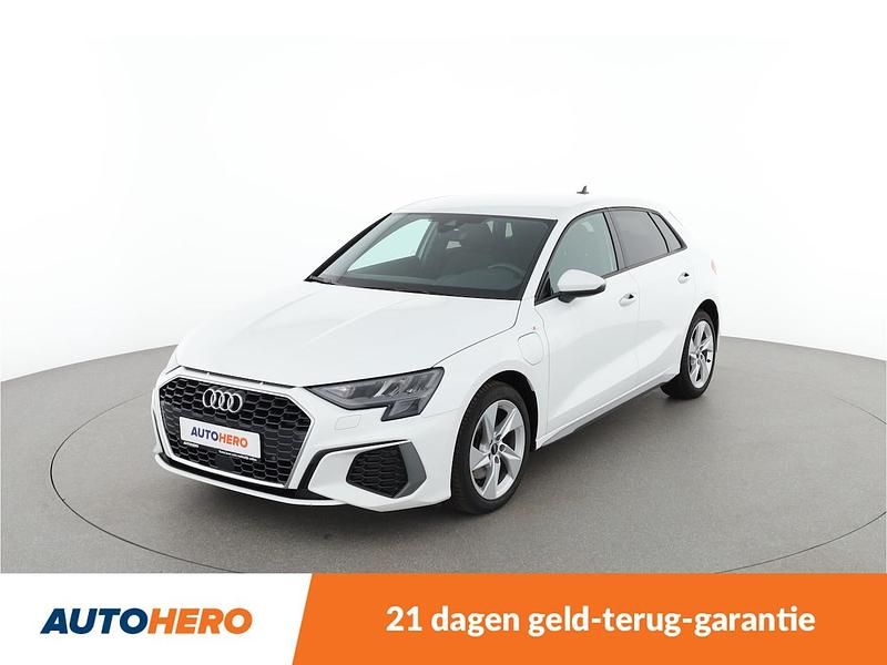Wit Gebruikt 2021 Audi A3 Sportback e-tron S-Line Hatchback | € 21.649 - Afbeelding 1/4