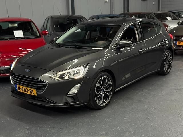 Grijs Occasion 2019 Ford Focus Business Edition Hatchback | € 9.499 (Eerlijke prijs) - Afbeelding 1/4