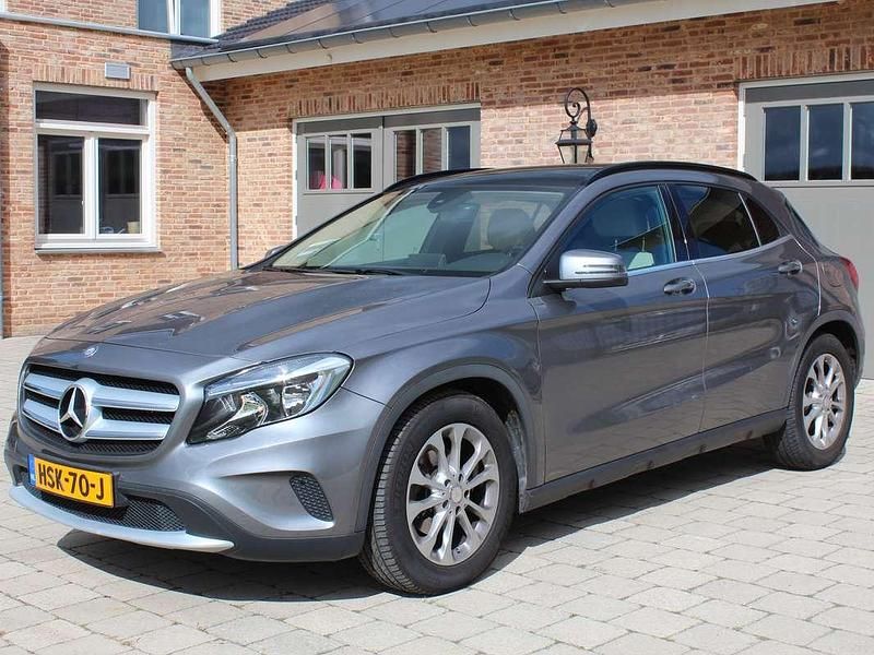 Grijs Gebruikt 2016 Mercedes GLA200 Prestige SUV | € 18.950 (Super prijs) - Afbeelding 1/4