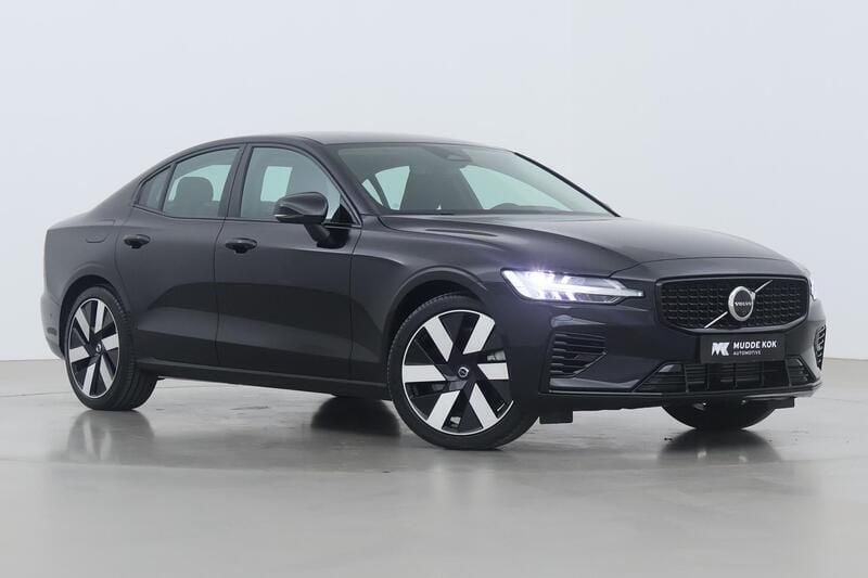 Zwart Nieuw 2025 Volvo S60 Plus Sedan | € 43.350 (Super prijs) - Afbeelding 1/1