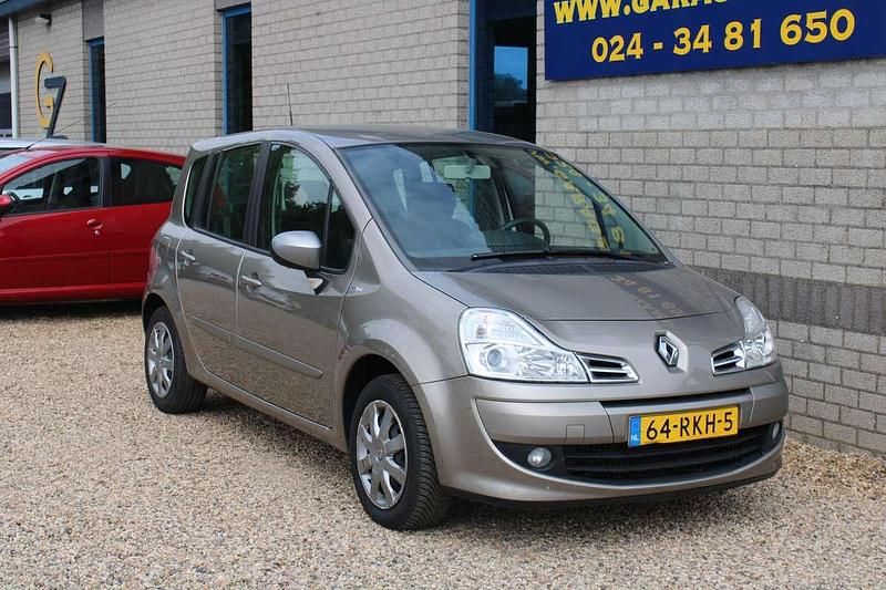 Bruin Gebruikt 2011 Renault Grand Modus Night&Day MPV | € 7.990 (Duur) - Afbeelding 1/4