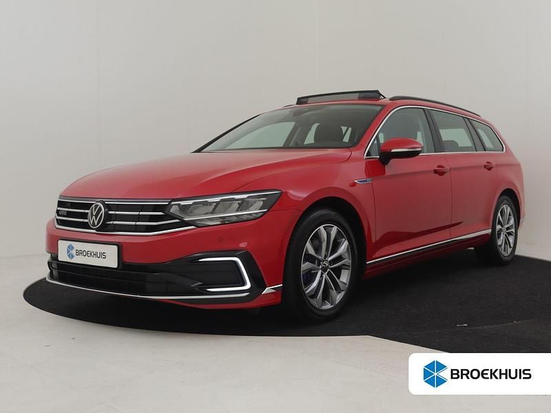 Rood Occasion 2020 VW Passat Business | € 23.895 - Afbeelding 1/4