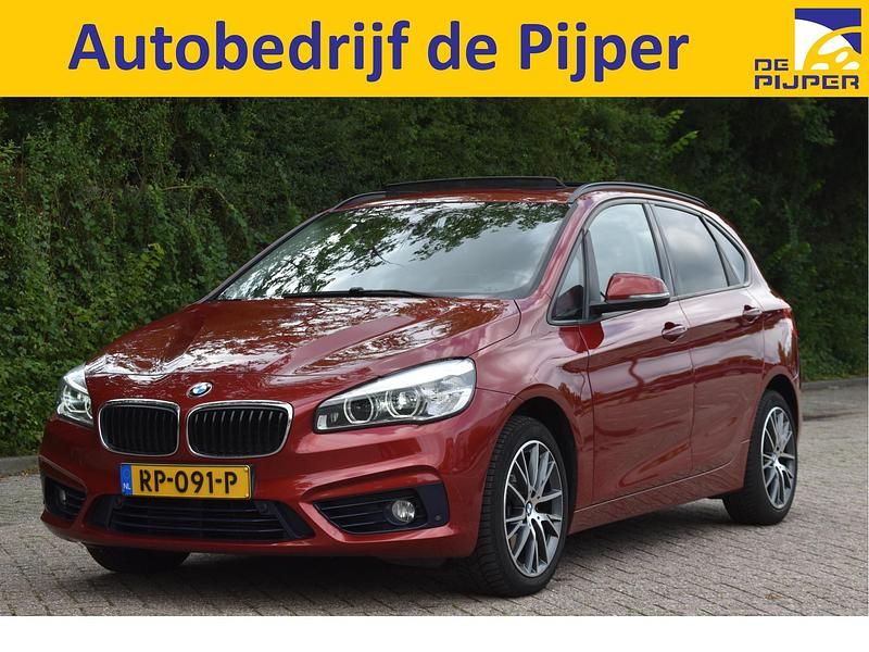 Rood Gebruikt 2017 BMW 218 Executive Stationwagen | € 17.955 (Eerlijke prijs) - Afbeelding 1/3