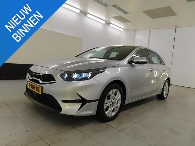 Grijs Gebruikt 2023 Kia Ceed Hatchback | € 17.750 (Goede deal) - Afbeelding 1/4