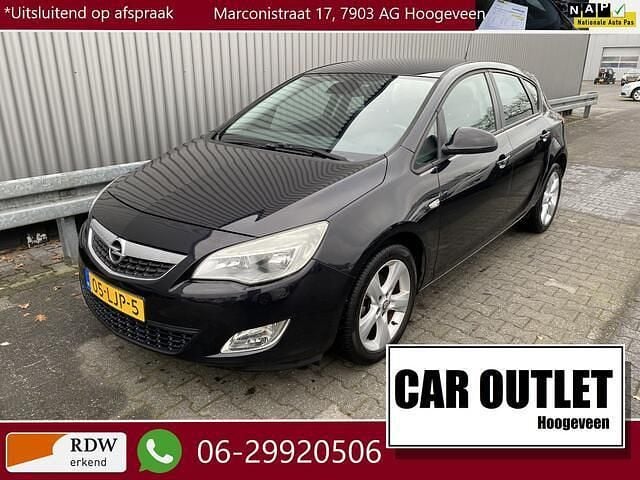 Zwart (metallic) Occasion 2010 Opel Astra Edition Hatchback | € 3.950 (Super prijs) - Afbeelding 1/4