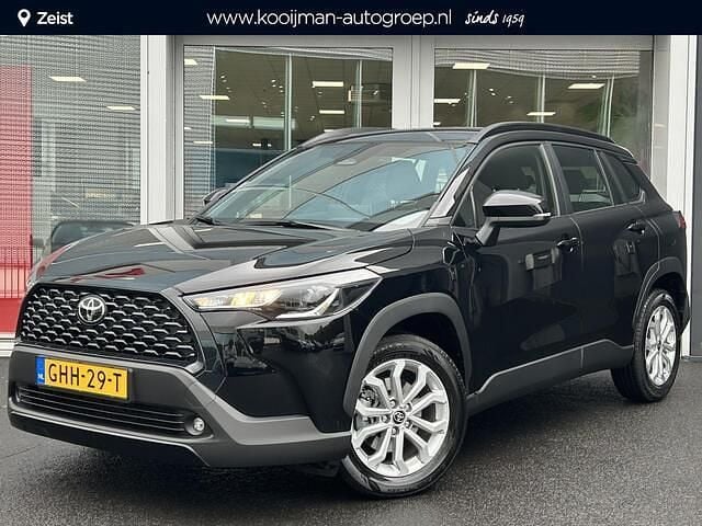 Attitude black metallic (zwart metallic) Gebruikt 2024 Toyota Corolla Cross Active SUV | € 33.900 (Goede deal) - Afbeelding 1/4