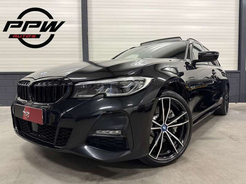 Zwart Gebruikt 2022 BMW 330e M Sport Stationwagen | € 32.850 - Afbeelding 1/4