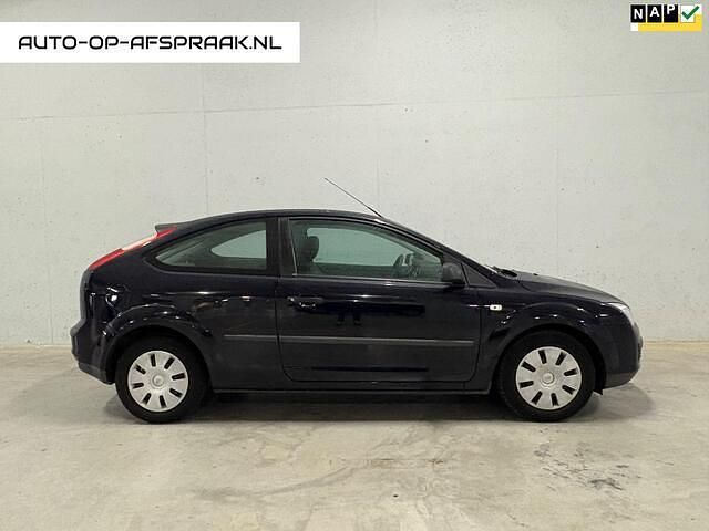 Blauw Gebruikt 2007 Ford Focus Titanium Hatchback | € 4.444 (Eerlijke prijs) - Afbeelding 1/4
