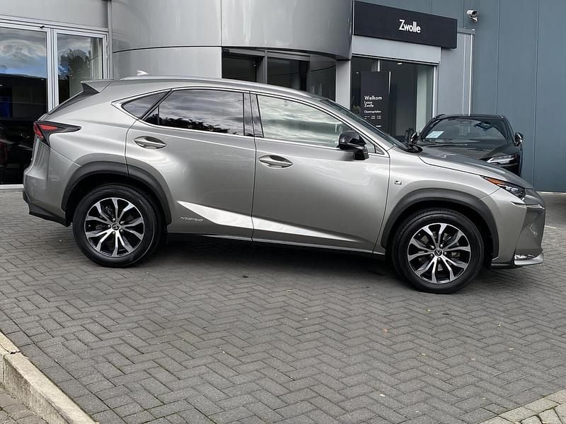 Occasion Lexus NX300h Luxury Line 197 PK (144 kW) 2016 Grijs SUV