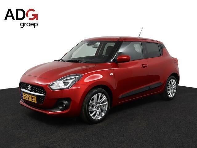 Rood Gebruikt 2023 Suzuki Swift Hatchback | € 20.950 (Eerlijke prijs) - Afbeelding 1/4