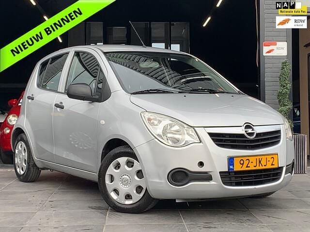 Grijs Gebruikt 2009 Opel Agila Essentia Hatchback | € 3.644 (Eerlijke prijs) - Afbeelding 1/4