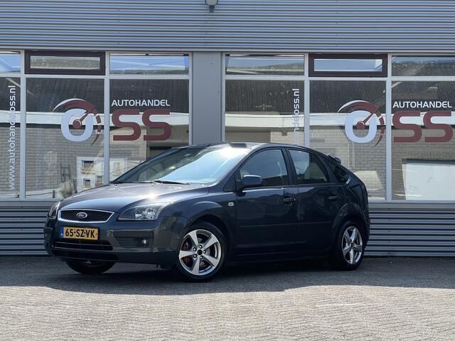 Grijs Gebruikt 2006 Ford Focus Futura Hatchback | € 899 (Eerlijke prijs) - Afbeelding 1/4