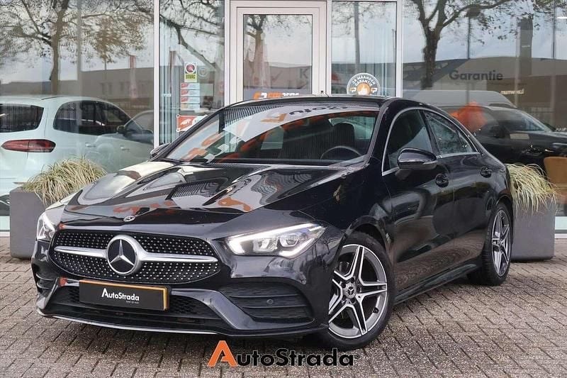 Zwart Gebruikt 2020 Mercedes CLA180 AMG line Sedan | € 24.900 (Goede deal) - Afbeelding 1/4