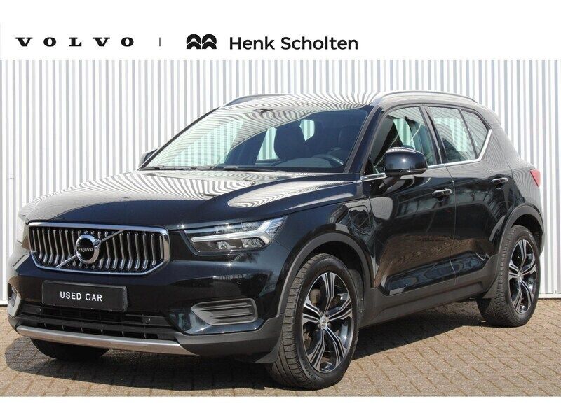 Zwart Gebruikt 2021 Volvo XC40 Inscription SUV | € 27.950 (Iets duurder) - Afbeelding 1/4