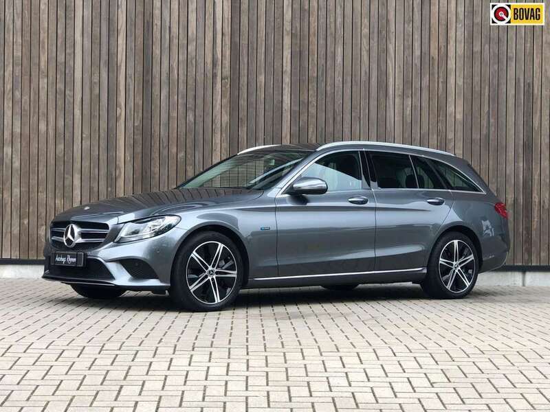 Grijs, metallic lak Gebruikt 2020 Mercedes C300 Advantage Stationwagen | € 24.900 (Eerlijke prijs) - Afbeelding 1/4