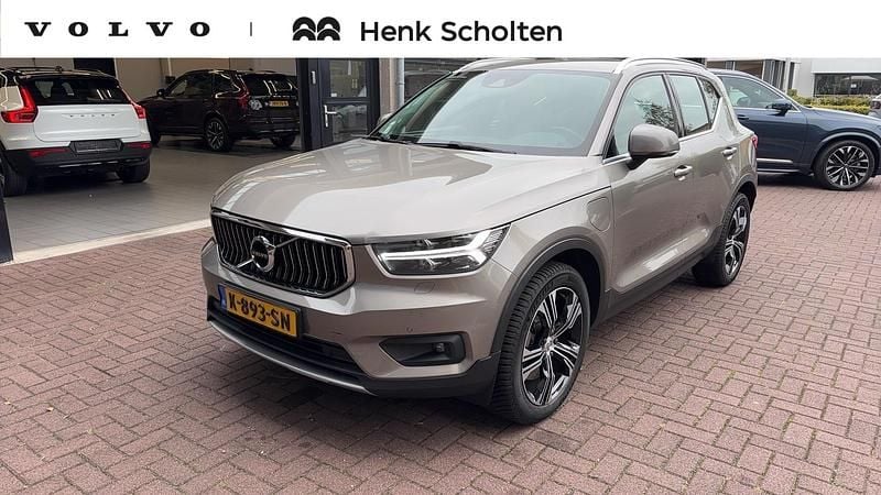 Grijs Gebruikt 2020 Volvo XC40 Inscription SUV | € 27.950 (Eerlijke prijs) - Afbeelding 1/4