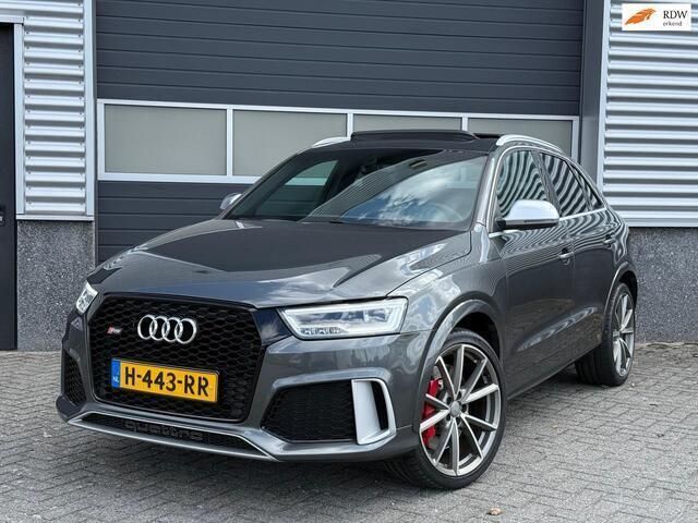 Grijs, metallic lak Gebruikt 2016 Audi RS Q3 Premium SUV | € 34.990 (Eerlijke prijs) - Afbeelding 1/4