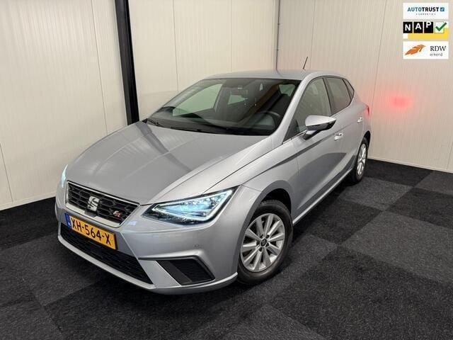 Grijs, metallic lak Gebruikt 2019 Seat Ibiza FR Hatchback | € 17.440 (Eerlijke prijs) - Afbeelding 1/4