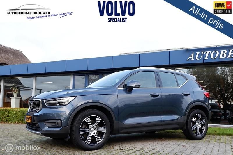 Blauw (metallic) Gebruikt 2018 Volvo XC40 Inscription SUV | € 29.895 (Goede deal) - Afbeelding 1/4