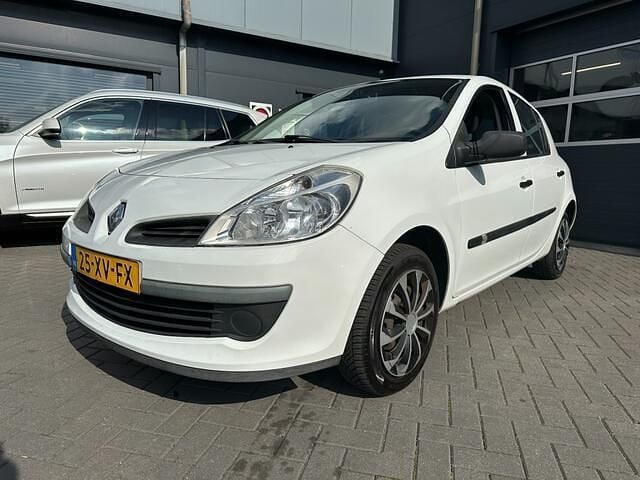 Wit Gebruikt 2007 Renault Clio II Hatchback | € 1.250 (Goede deal) - Afbeelding 1/4