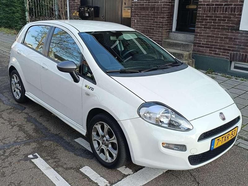 Wit Gebruikt 2014 Fiat Punto Young MPV | € 3.000 (Eerlijke prijs) - Afbeelding 1/4