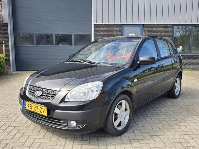 Zwart Gebruikt 2005 Kia Rio Hatchback | € 2.495 - Afbeelding 1/4