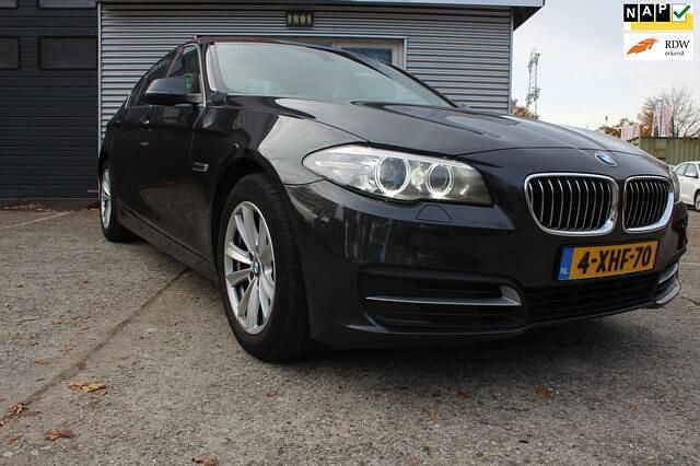 Grijs Gebruikt 2014 BMW 520 Executive Sedan | € 12.900 (Goede deal) - Afbeelding 1/4