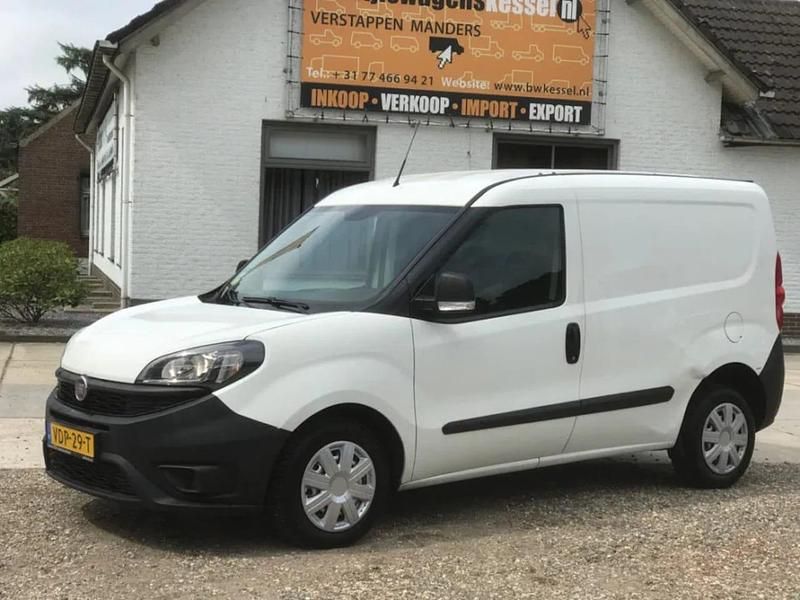 Wit Gebruikt 2019 Fiat Doblò MPV | € 4.900 (Eerlijke prijs) - Afbeelding 1/4