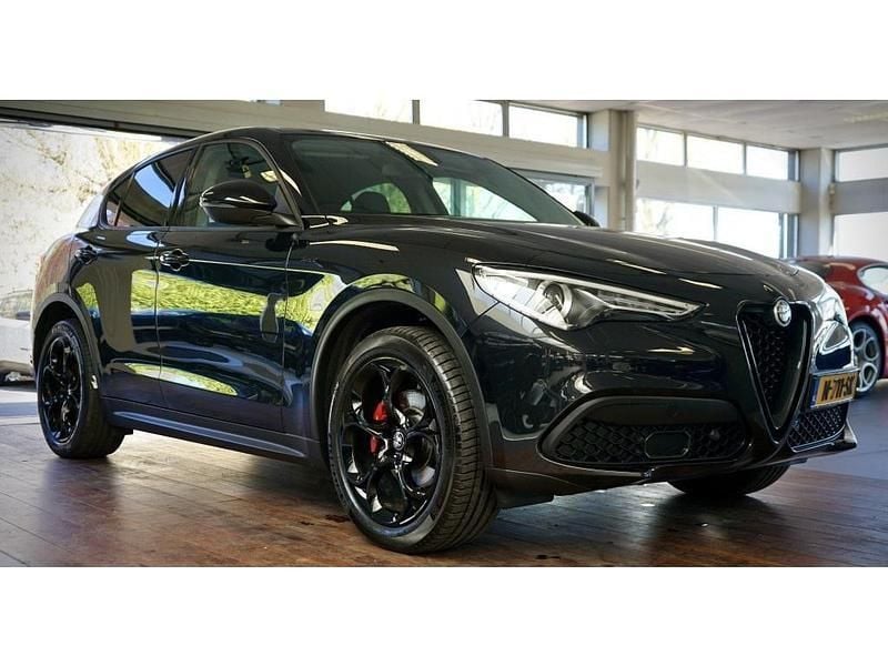 Zwart Gebruikt 2021 Alfa Romeo Stelvio Sprint SUV | € 46.950 (Eerlijke prijs) - Afbeelding 1/2