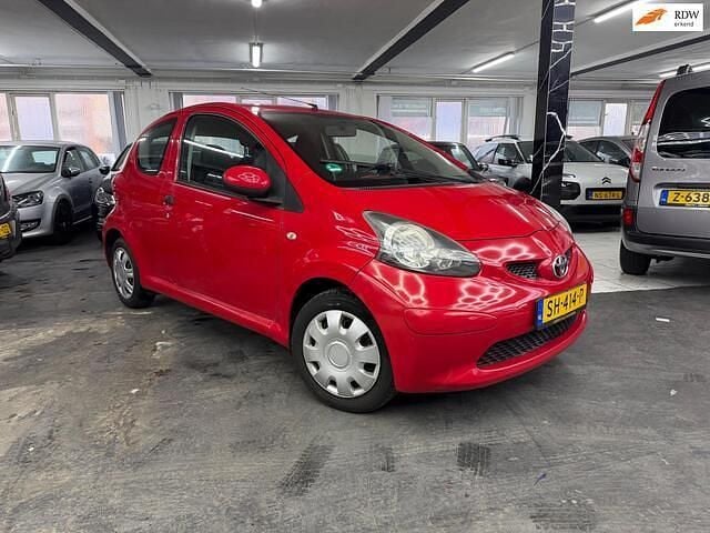 Rood Occasion 2007 Toyota Aygo Hatchback | € 1.450 (Goede deal) - Afbeelding 1/4