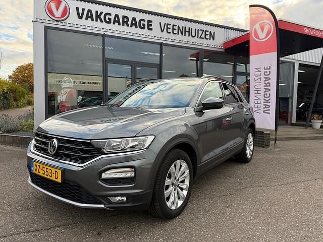 Grijs Gebruikt 2019 VW T-Roc Style SUV | € 16.900 (Eerlijke prijs) - Afbeelding 1/4