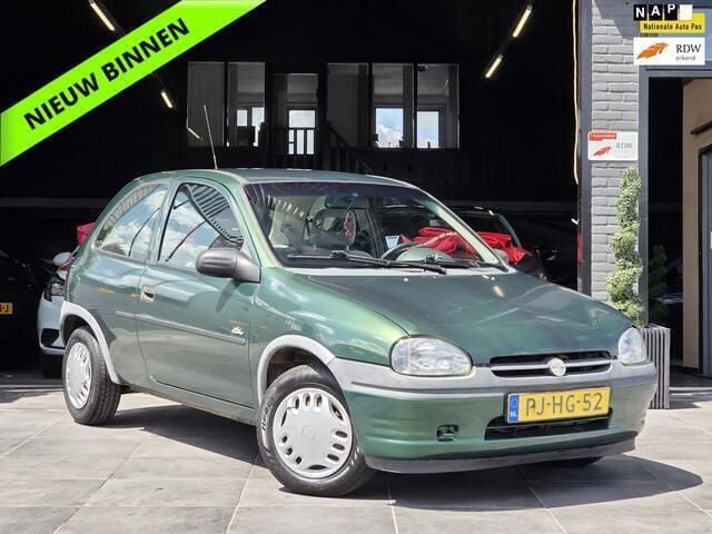 Groen Gebruikt 1996 Opel Corsa Hatchback | € 994 (Eerlijke prijs) - Afbeelding 1/4