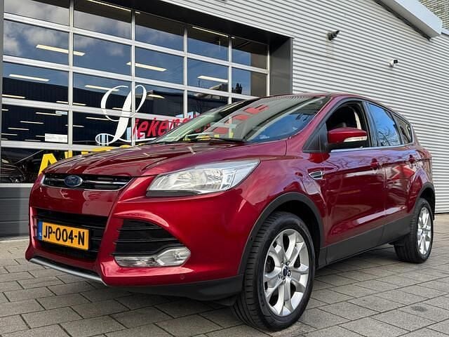 Rood (metallic) Occasion 2016 Ford Kuga Titanium SUV | € 10.900 (Goede deal) - Afbeelding 1/4