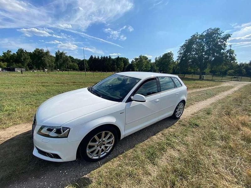 Wit Gebruikt 2013 Audi A3 Sportback Hatchback | € 13.400 (Duur) - Afbeelding 1/4