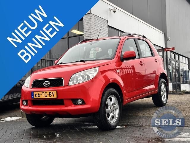 Rood Occasion 2006 Daihatsu Terios SUV | € 8.950 (Eerlijke prijs) - Afbeelding 1/4
