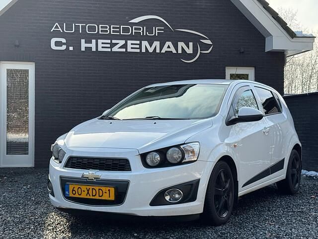 Wit Occasion 2012 Chevrolet Aveo LT Hatchback | € 1.445 (Eerlijke prijs) - Afbeelding 1/4