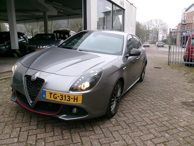Grijs Occasion 2016 Alfa Romeo Giulietta Super Hatchback | € 8.500 (Goede deal) - Afbeelding 1/4