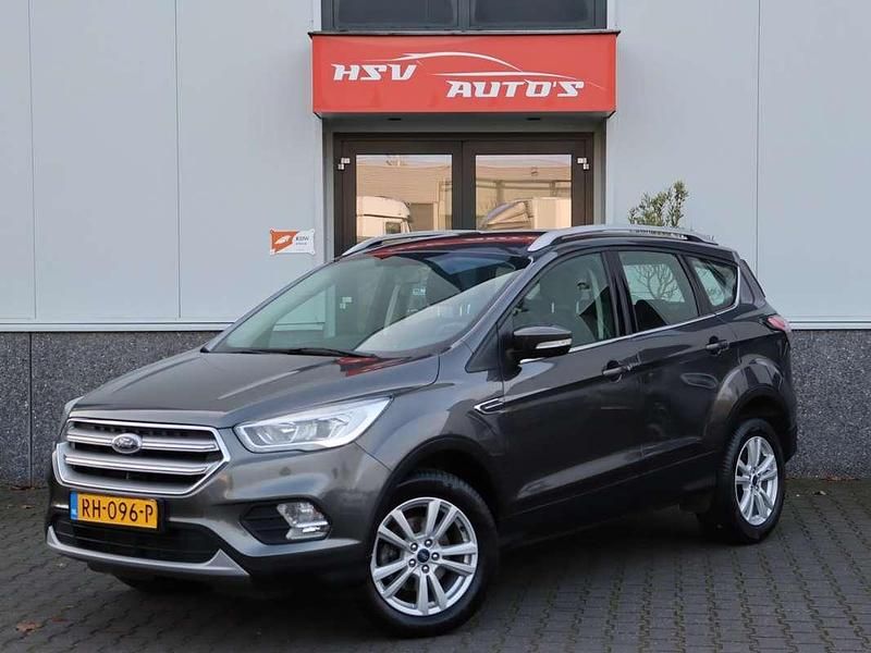 Grijs Gebruikt 2017 Ford Kuga Trend SUV | € 13.450 (Goede deal) - Afbeelding 1/3
