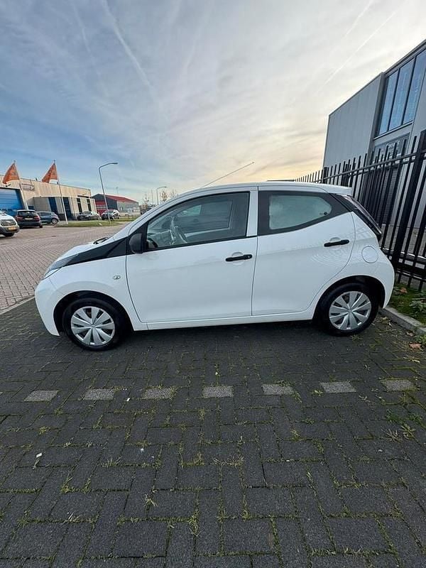 Occasion 2017 Toyota Aygo Hatchback | € 5.500 (Super prijs) - Afbeelding 1/4