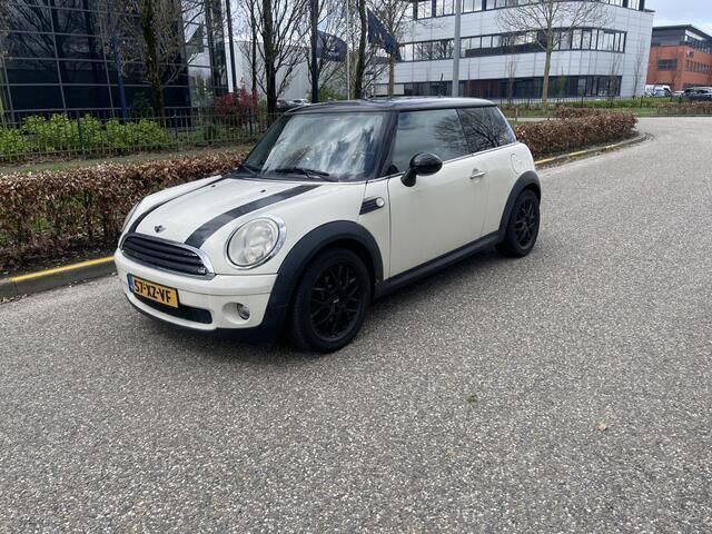 Wit Gebruikt 2007 Mini ONE Hatchback | € 1.950 (Super prijs) - Afbeelding 1/4