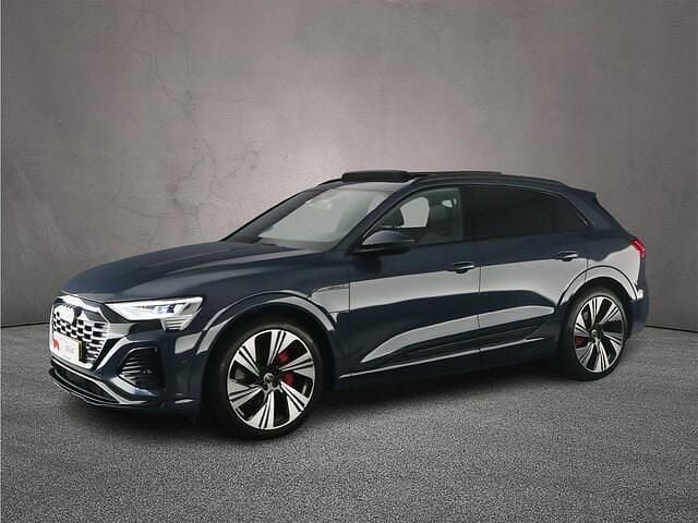 Blauw Occasion 2024 Audi Q8 e-tron Design SUV | € 64.900 (Eerlijke prijs) - Afbeelding 1/4