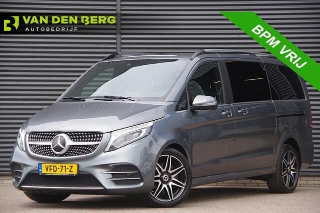 Grijs Gebruikt 2020 Mercedes V300 AMG MPV | € 48.900 (Eerlijke prijs) - Afbeelding 1/4