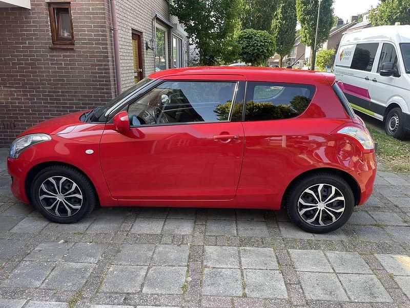 Occasion Suzuki Swift 94 PK (69 kW) 2013 Rood Hatchback