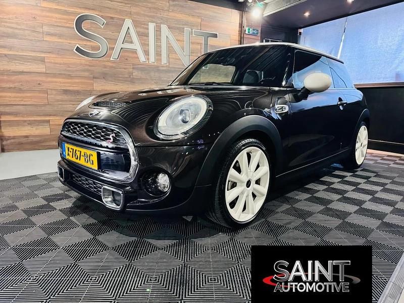 Bruin (metallic) Gebruikt 2014 Mini Cooper S Business Hatchback | € 17.750 (Super prijs) - Afbeelding 1/4