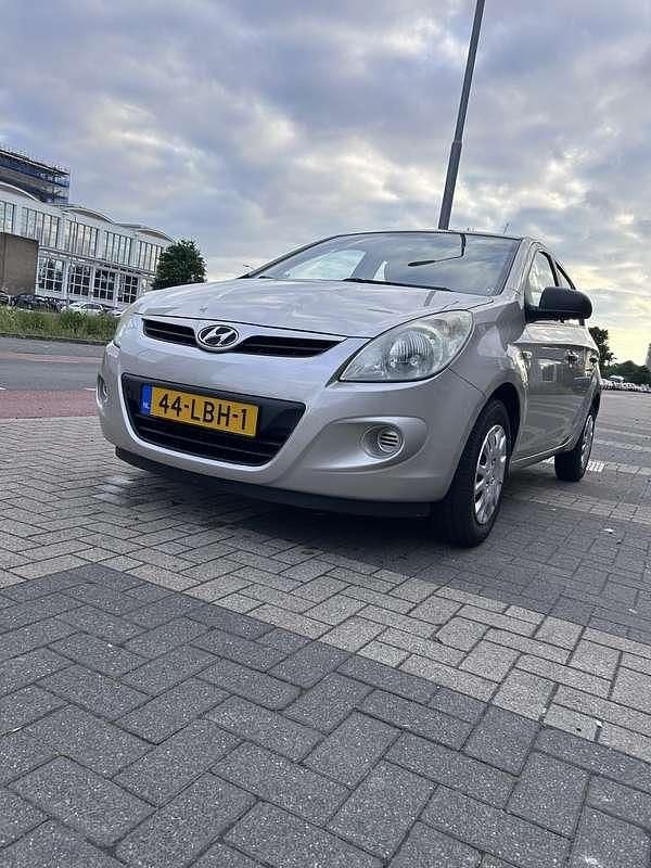 Grijs Gebruikt 2010 Hyundai i20 Active MPV | € 4.000 - Afbeelding 1/4
