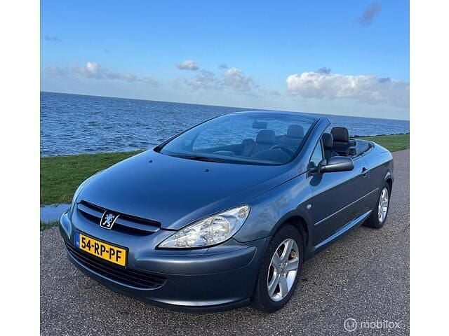 Grijs Gebruikt 2005 Peugeot 307 CC Cabriolet | € 2.800 (Eerlijke prijs) - Afbeelding 1/4