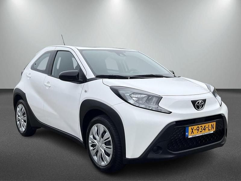 Wit Gebruikt 2023 Toyota Aygo X Edition SUV | € 17.501 - Afbeelding 1/3