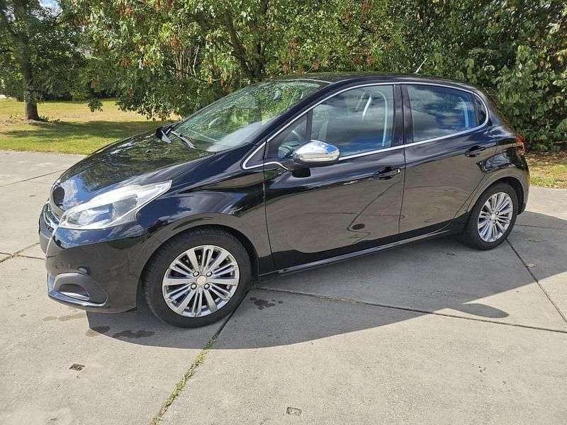 Zwart Gebruikt 2015 Peugeot 208 Hatchback | € 4.999 (Eerlijke prijs) - Afbeelding 1/4