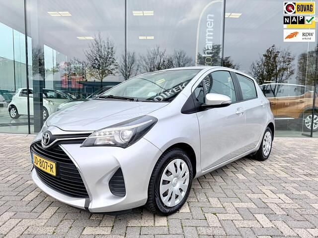 Grijs Gebruikt 2016 Toyota Yaris Hatchback | € 9.845 (Eerlijke prijs) - Afbeelding 1/4