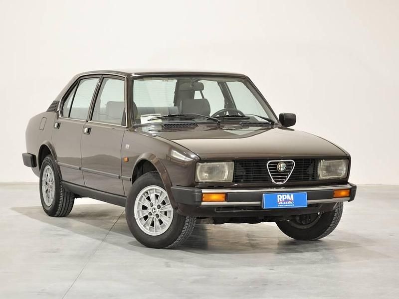 Bruintesta di moro Gebruikt 1983 Alfa Romeo Alfetta Sedan | € 8.300 - Afbeelding 1/4